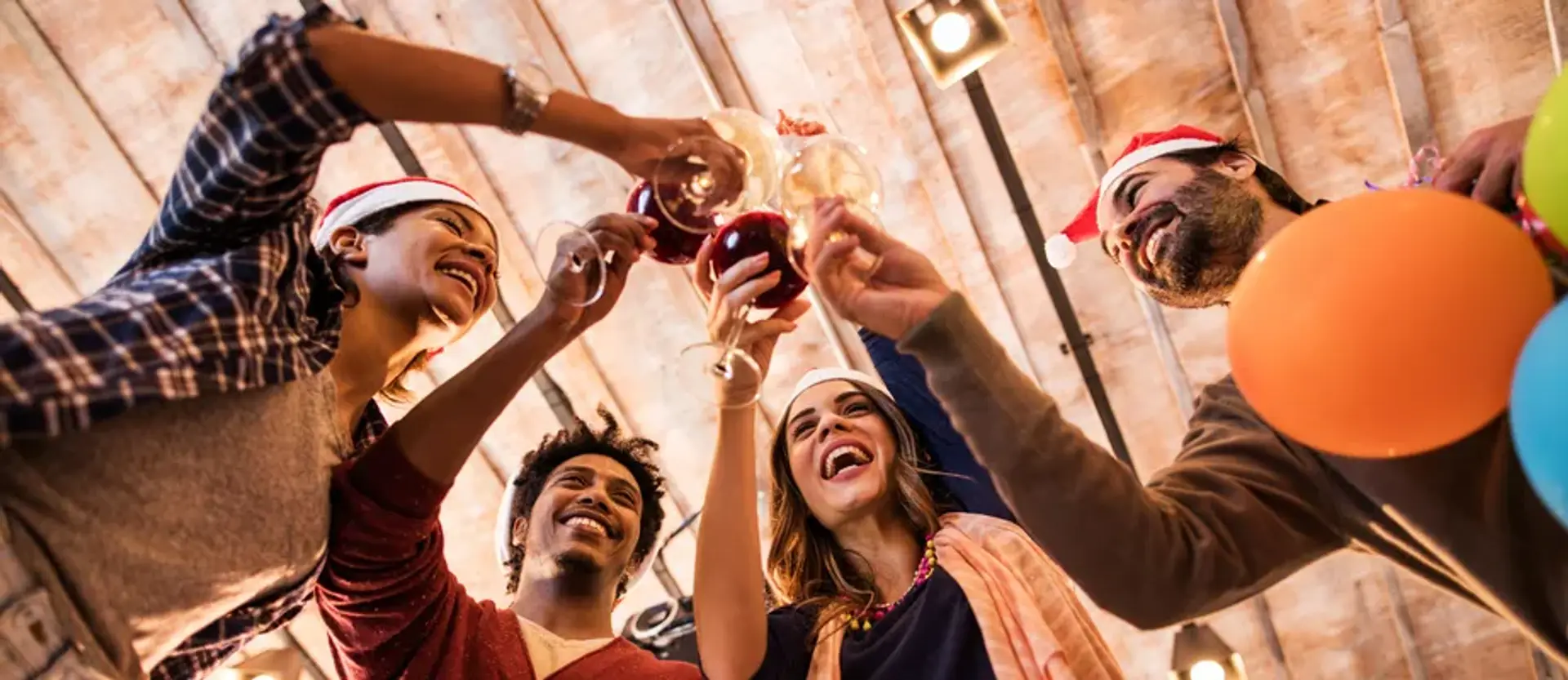 Hoe je de kerstborrel overleeft én indruk maakt op je baas